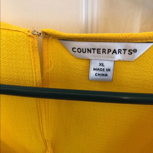 Gold Blouse - Picture 2 of 4